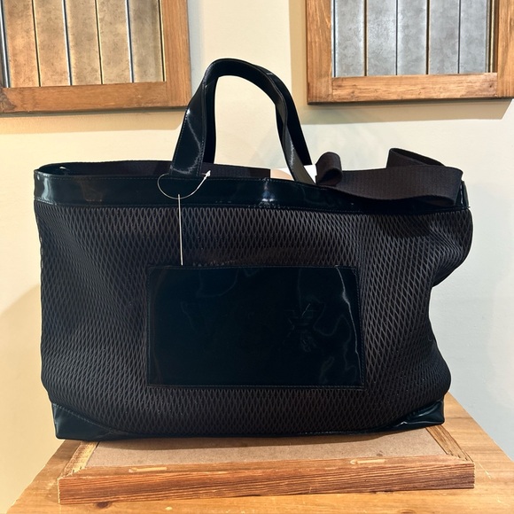 VSX BLACK TOTE 2025 By Victorias Secret
NEW WITH TAG - Picture 1 of 10